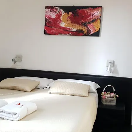 Aparts Pensionat 2*